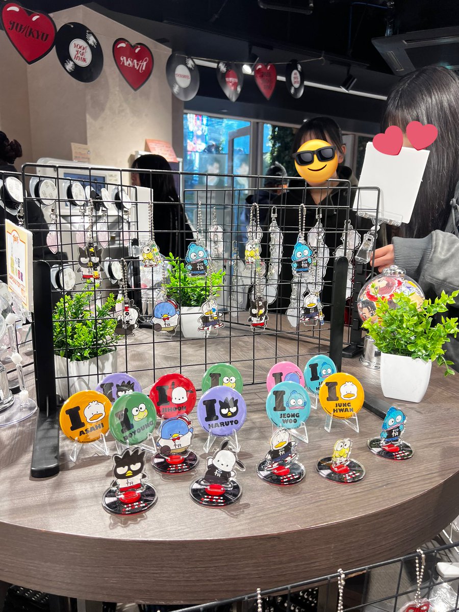 veeahae's tweet image. Biggest pop up that I have ever witnessed frr!!! Legit 2 toko + marion crepes menn! 🤯 (and ada frane photoism juga 😱)

Treasure world domination let’s goo!!! 💎

#TREASURE #트레저 #トレジャー #PULSE_ON_IN_JAPAN