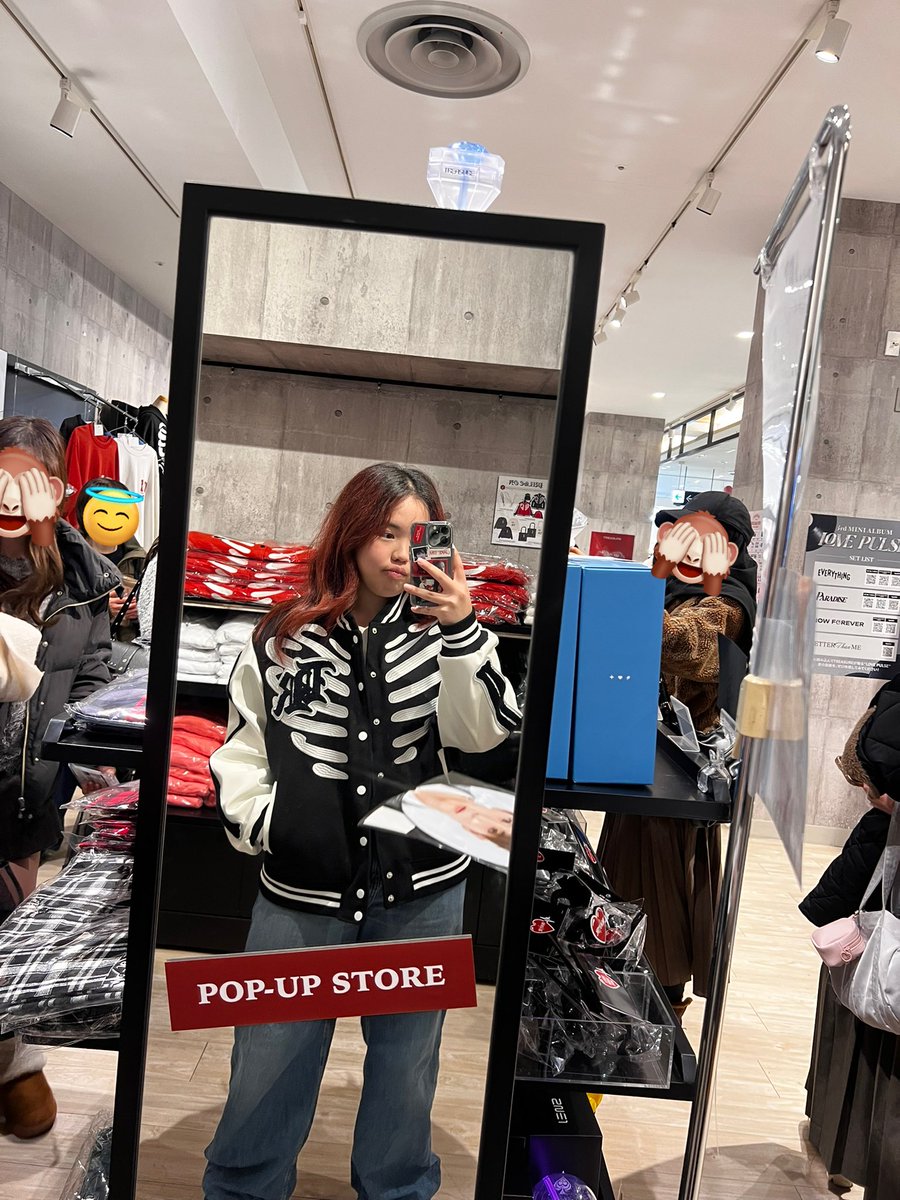 veeahae's tweet image. Biggest pop up that I have ever witnessed frr!!! Legit 2 toko + marion crepes menn! 🤯 (and ada frane photoism juga 😱)

Treasure world domination let’s goo!!! 💎

#TREASURE #트레저 #トレジャー #PULSE_ON_IN_JAPAN