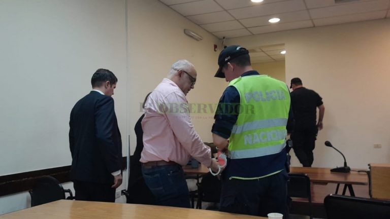 El hermano del "Incobrable" Bachi, el también cartista “Ñoño” Núñez fue juzgado por el robo de G. 42.000 millones. El <a href="/PoderJudicialPY/">Corte Suprema CSJ</a> no recuperó un solo Guaraní, mientras Ñoño rifa el dinero publico en ostentosos "lanzamientos" en las narices de la corte suprema. 
 ABC color