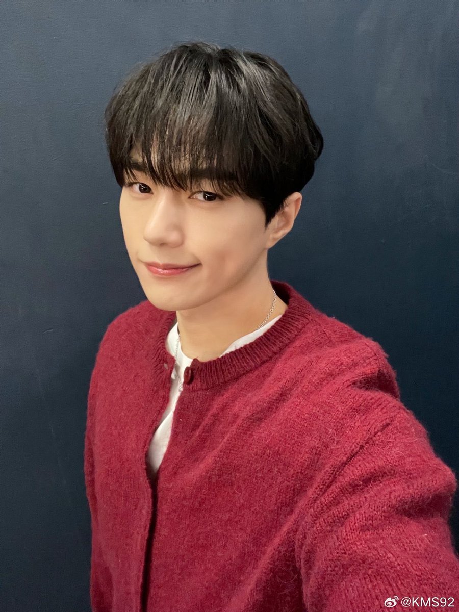 우리집 강아지들 빨강가디건 너무 앙