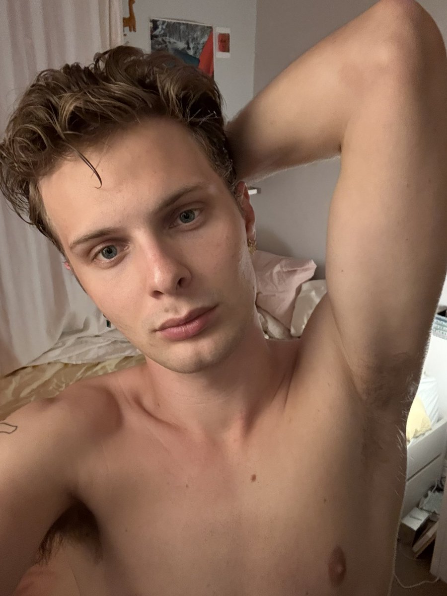 JudiusMaximus's tweet photo. Post shave and shower feeling all  fresh and clean 🤓 https://t.co/Ir6x93OhiV