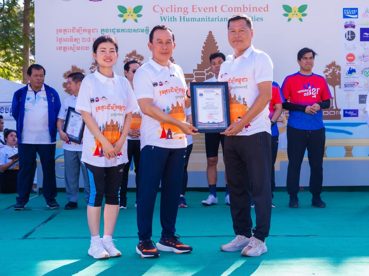 KellyChanDara's tweet photo. Cycling event and humanitarian activities hosted by the Ministry of Tourism of Cambodia “Together for Cambodia in the Season of Solidarity.” The event was held on December 28, 2025, in Siem Reap Province,with the participation of over 2,000 people.#StillCambodia #SolidaritySeason https://t.co/9eDrVb75u7
