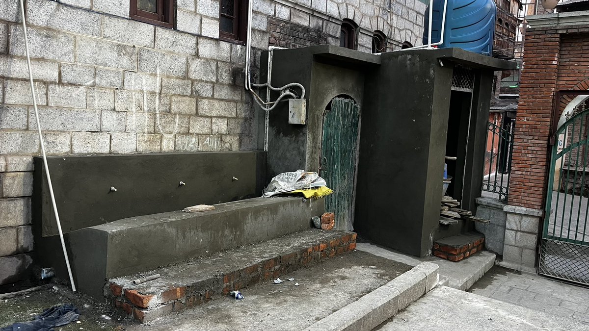 On the directions of the <a href="/mla_khanyar/">MLA KHANYAR</a> , Haji <a href="/AliMSagar_/">AliMuhammadSagar</a> Sahab, a visit was conducted today to pay obeisance at the shrine of Syed Sharf-ud-Din Abdul Rehman Shah (Bulbul Shah). 1/1