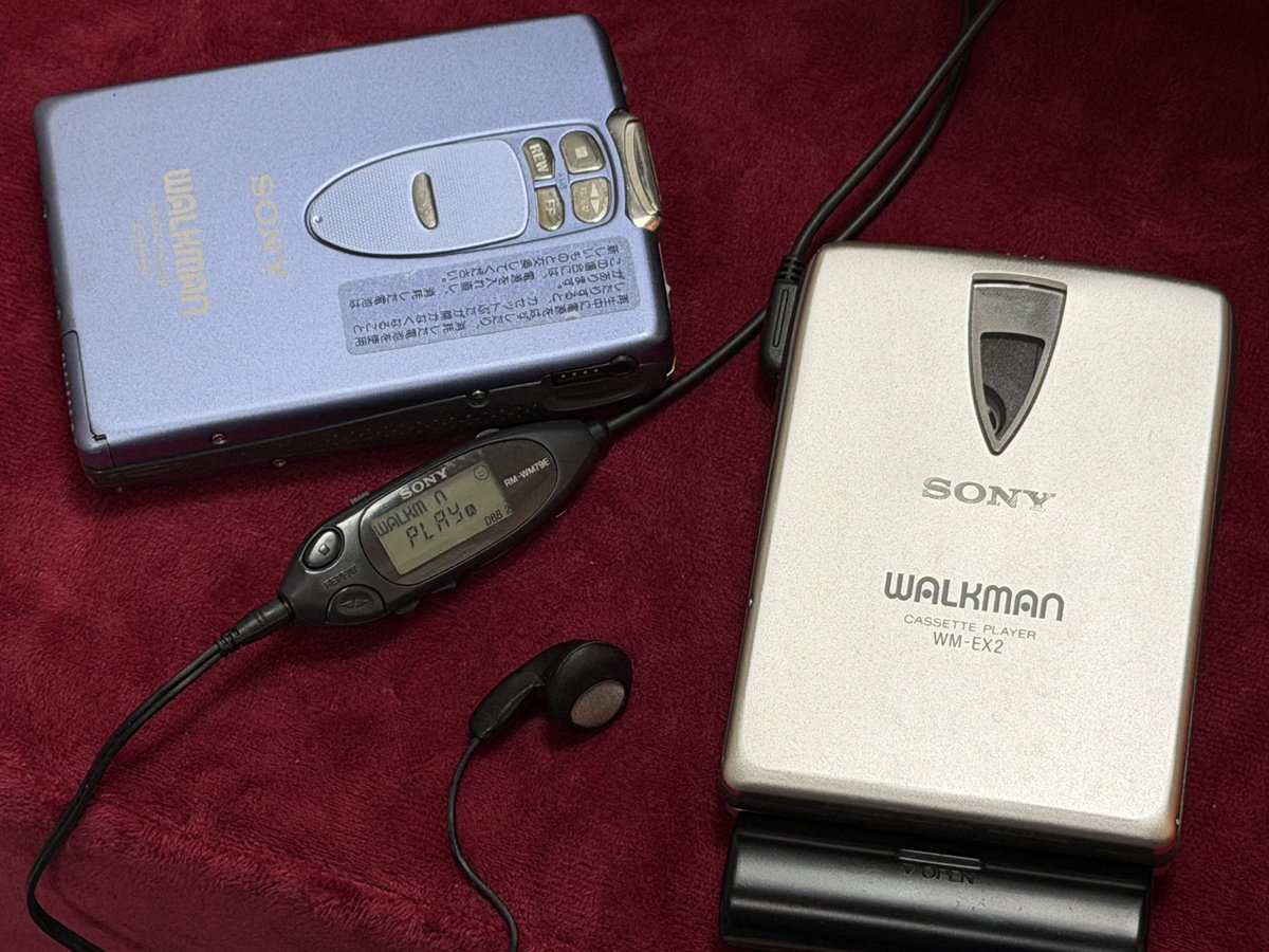 16周年モデルのウォークマンWM-EX2はうちに2台あります 実はEX2の