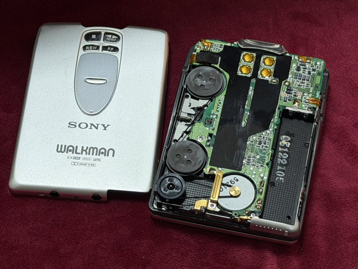 16周年モデルのウォークマンWM-EX2はうちに2台あります 実はEX2の