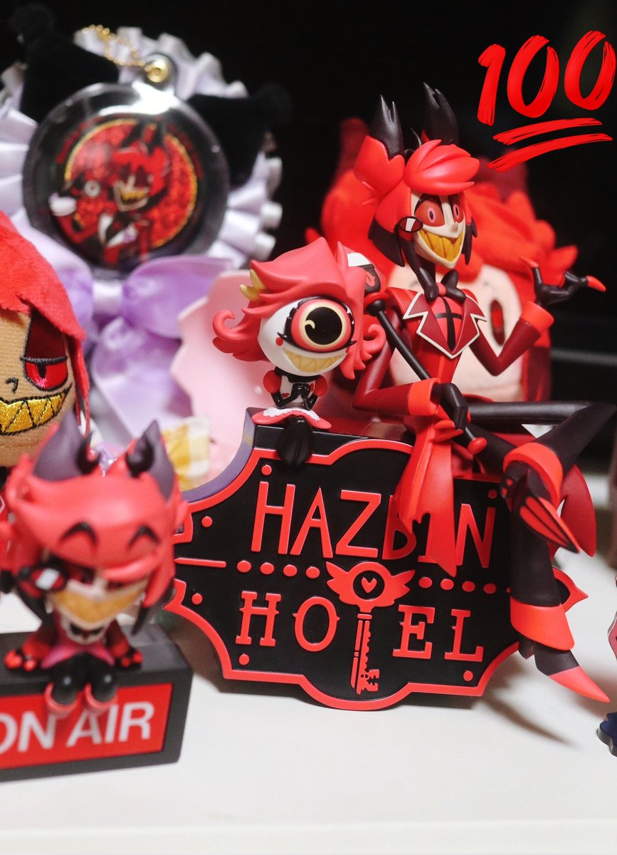 장식장이 빨갛게 변하고 있어요.