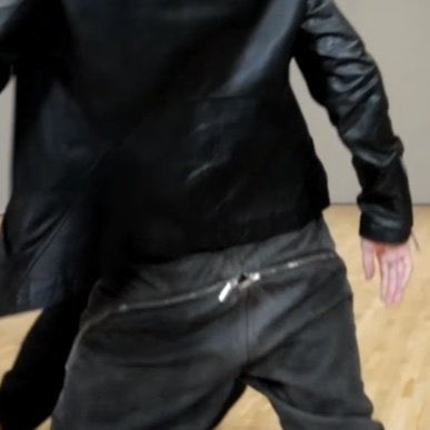 미친 틈이 보이는 옷이잔아 완전히 안잠기잔아