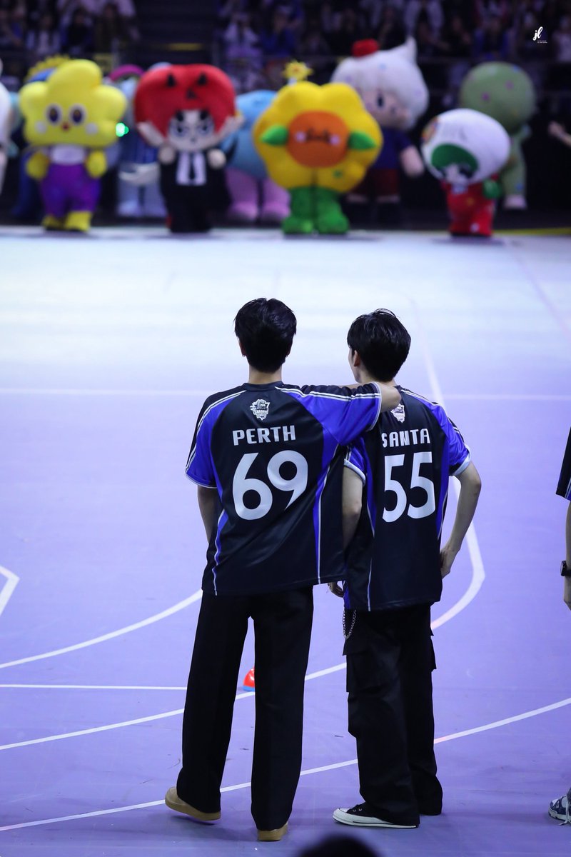 TrendPerthSanta's tweet image. The one and only PerthSanta DOMIIA.🖤🤍❤️

PSDFAN RECAP2025 TO PSD
#PerthSantaDomiiaJourney2025 
#PerthSanta #เพิร์ธแซนต้า
#DOMIIA 

Thank you to everyone who has loved PerthSanta and DOMIIA, who continues to support them with sincerity, time, and endless dedication. Your…