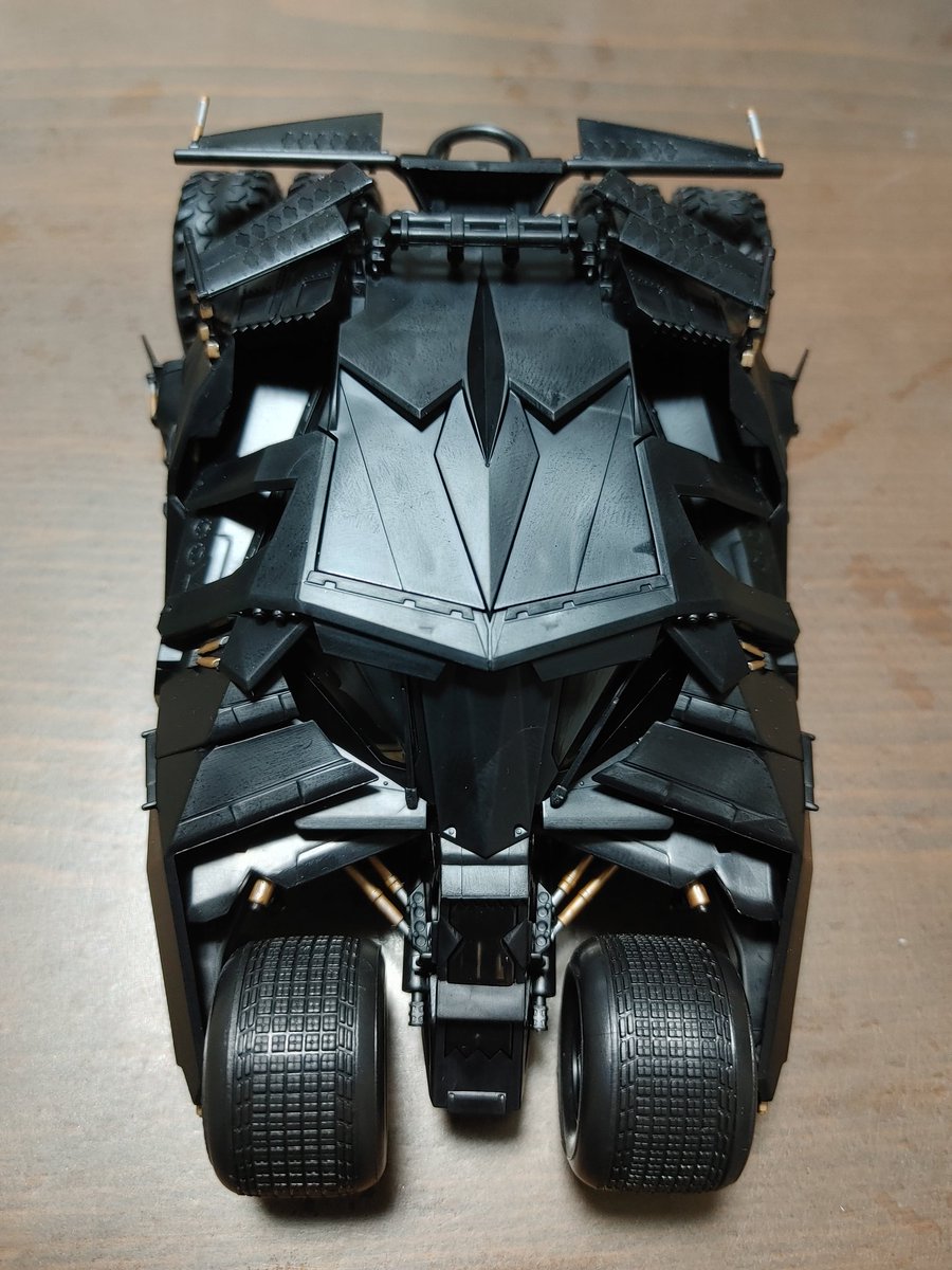 投げ売りのバットモービルを組み立てしてみたら前半はバンダイらしく