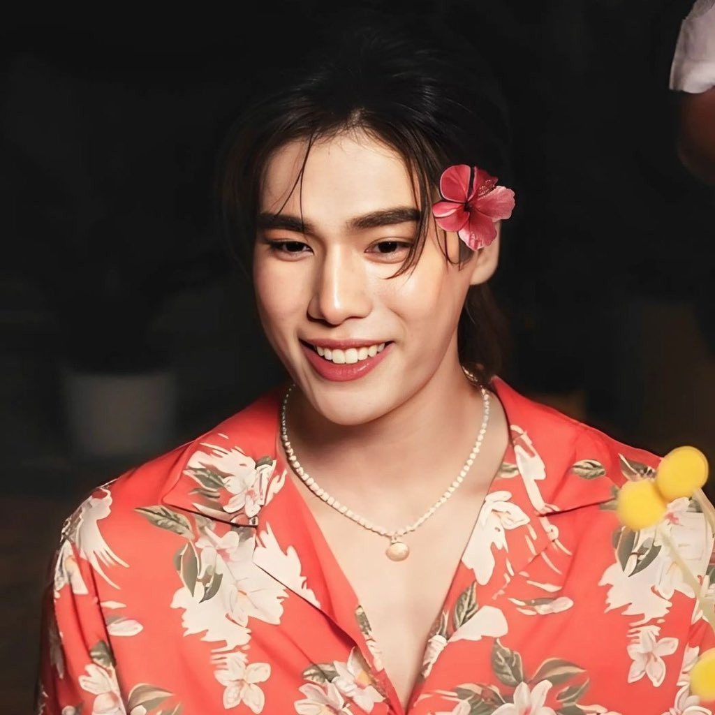 withphuwin's tweet image. 