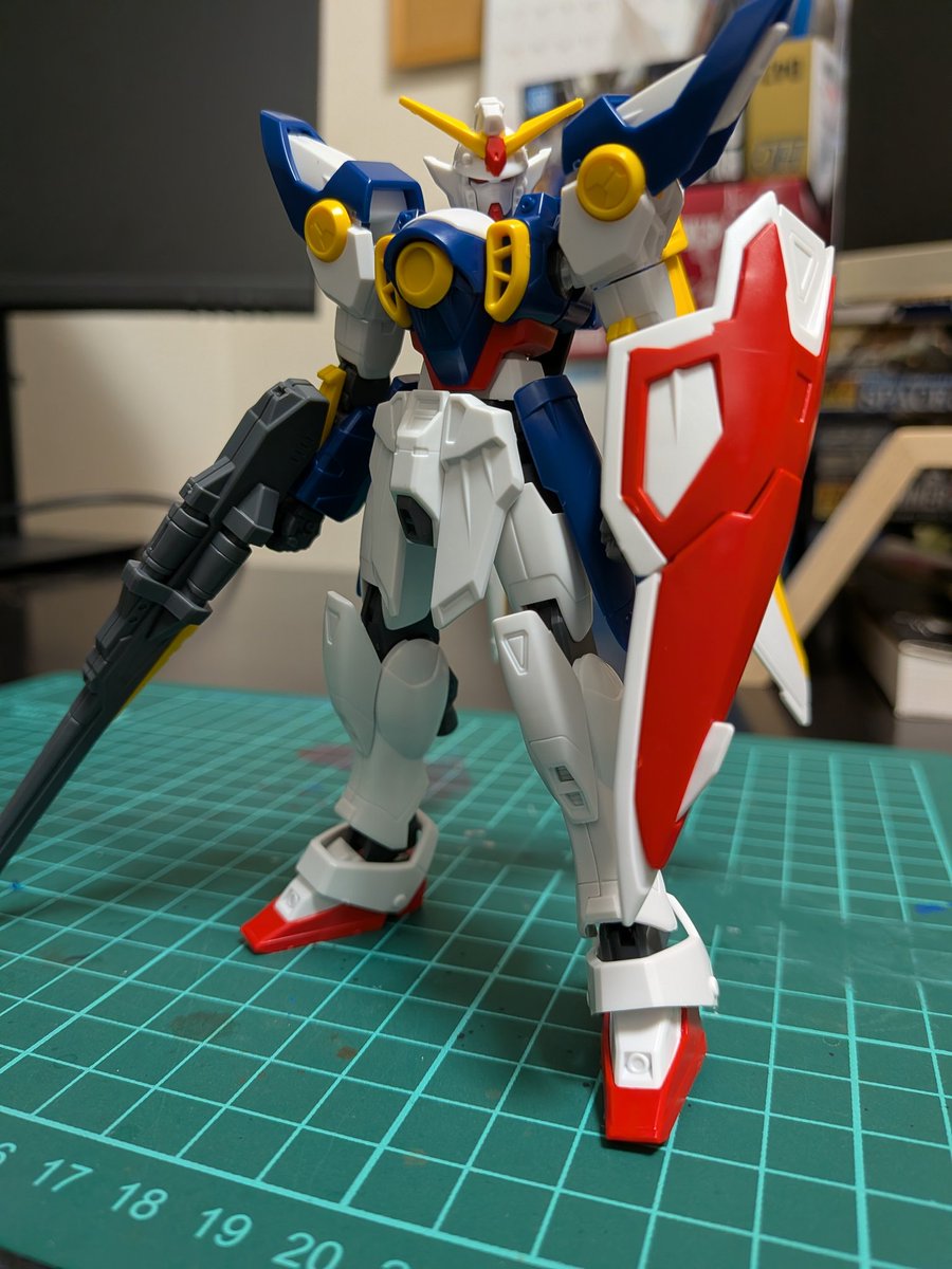 HGウイングガンダム、素組みで完成。 EG、RG出てるけどHGも良いよ