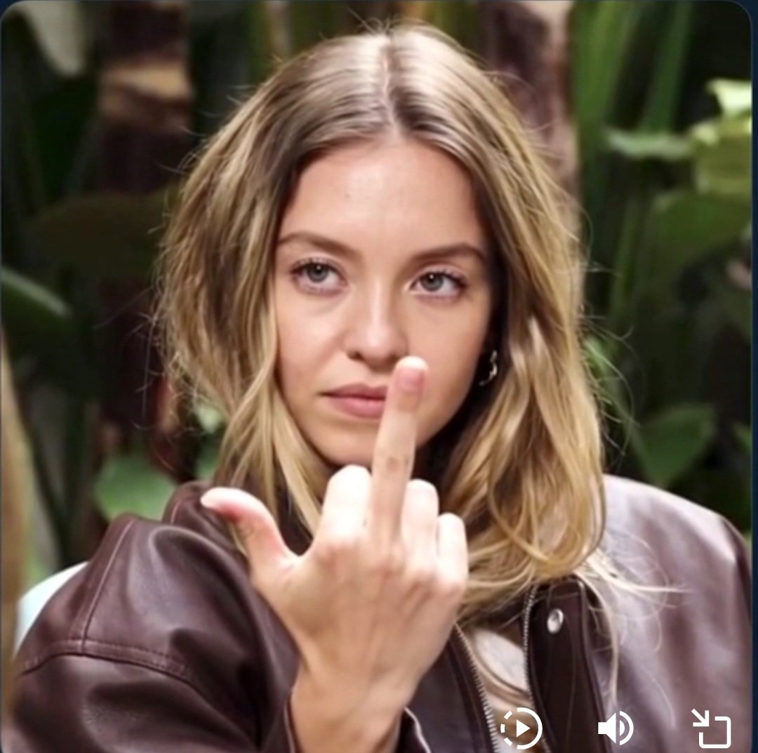 Brigitte Bardot y Sidney Sweeney saludando al mundo woke ⤵️