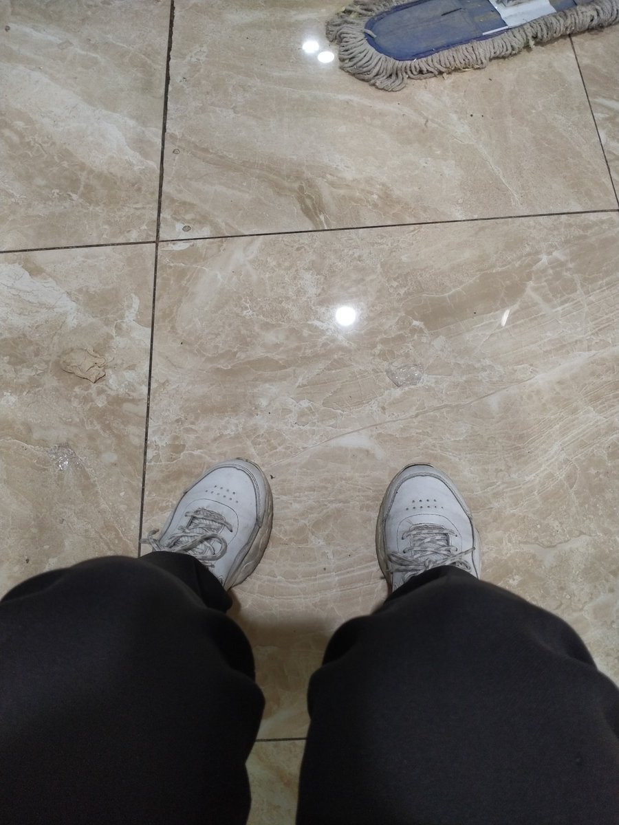 _si0000's tweet image. Sebetulnya takut dan bingung
Tapi kayaknya itu nggak nolong apapun, jadi kuat"in aja.