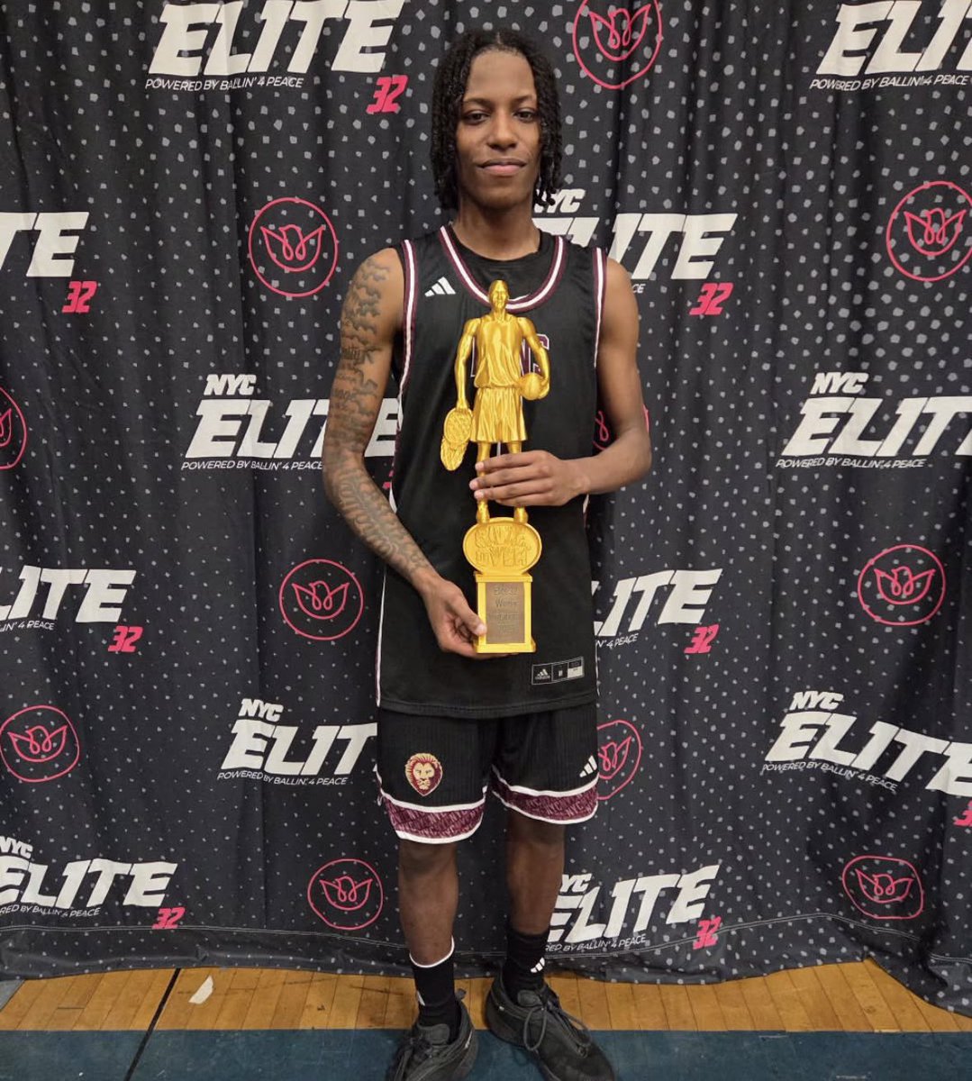 BKCollegiate_BB's tweet image. 68-22 win last night vs Campus Magnet. 5’11” 2026 PG Na’iem Manson won MVP: 20pts 4ast 3stl 3reb (6/9 3pt)