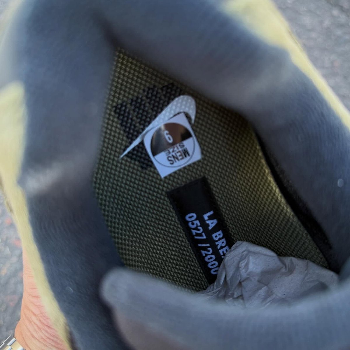 SneakerAlertHD's tweet photo. Limited to only 2,000 pairs 😱 https://t.co/PmJeh27egy