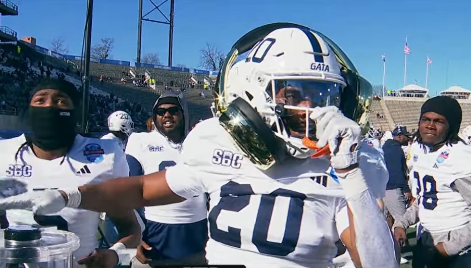 RedditCFB's tweet image. Players using giant JLab headphone props on the sideline after scoring in the Birmingham Bowl