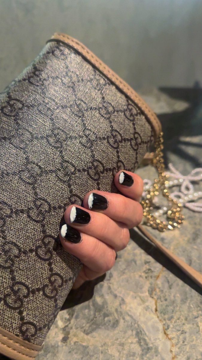 ان جاك ﻣﻥ̴​​​​​​ طيب تستاهل الطيب    وانجاك غير الطيب راجع سوياك