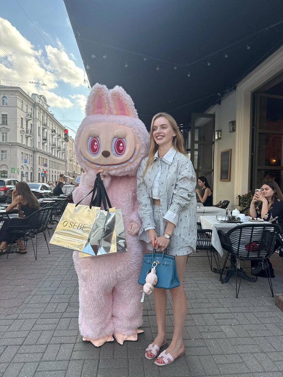 pendoc496's tweet image. Life should be like Labubu, grinning all day.