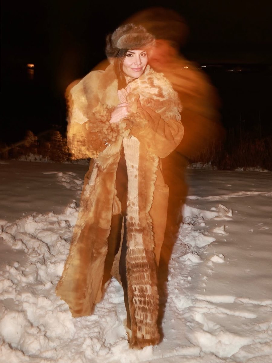 VRTpod's tweet image. Countess Luann sleighing in this winter wonderland photoshoot. ❄️📸:Instagram/@countessluann