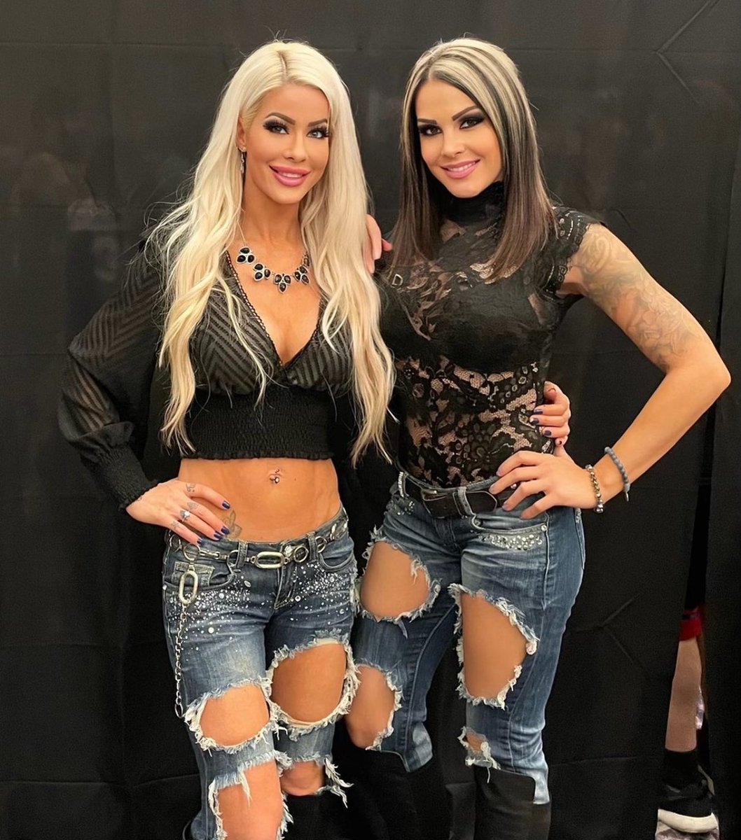 SettingTheLaw's tweet image. Easy to be motivated on a Monday when you have a friend like @WrestleAngelLee ⭐️