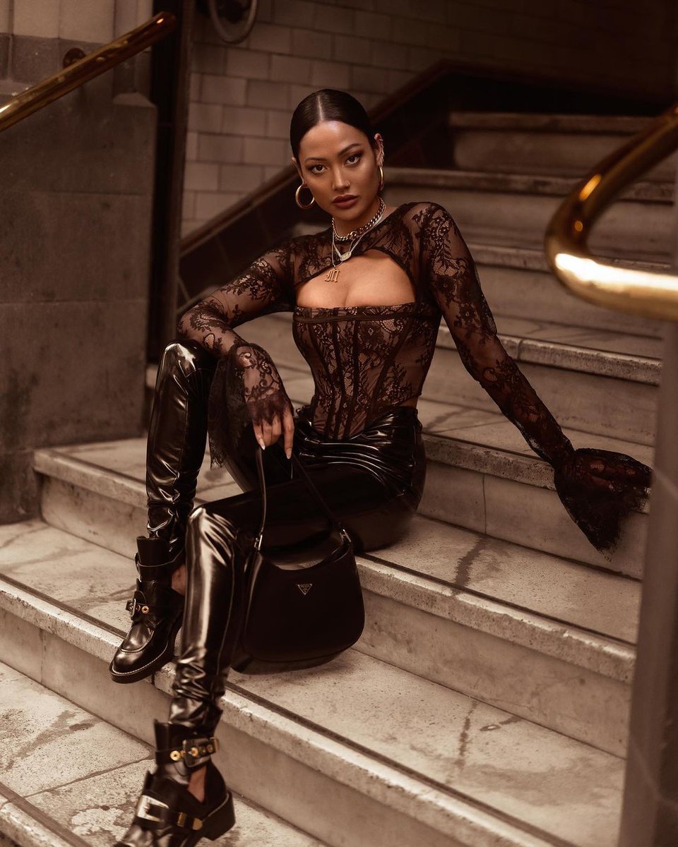 Absmistress's tweet image. The more you goon for mommy shine the worse your addiction to me will become and you'll love and enjoy every minute of it drone