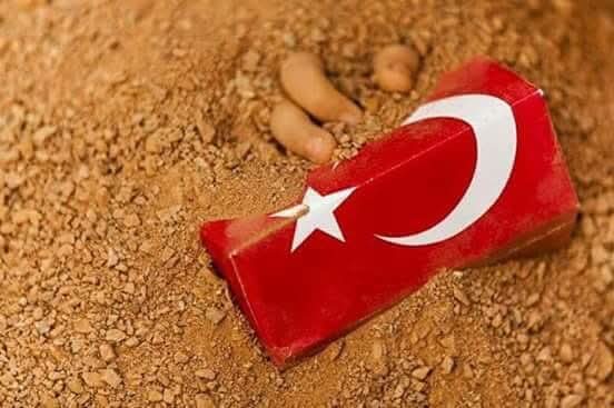 Bu bayrağın altında yaşayıp ihanet edenlere, hilalin gölgesi haram olsun.