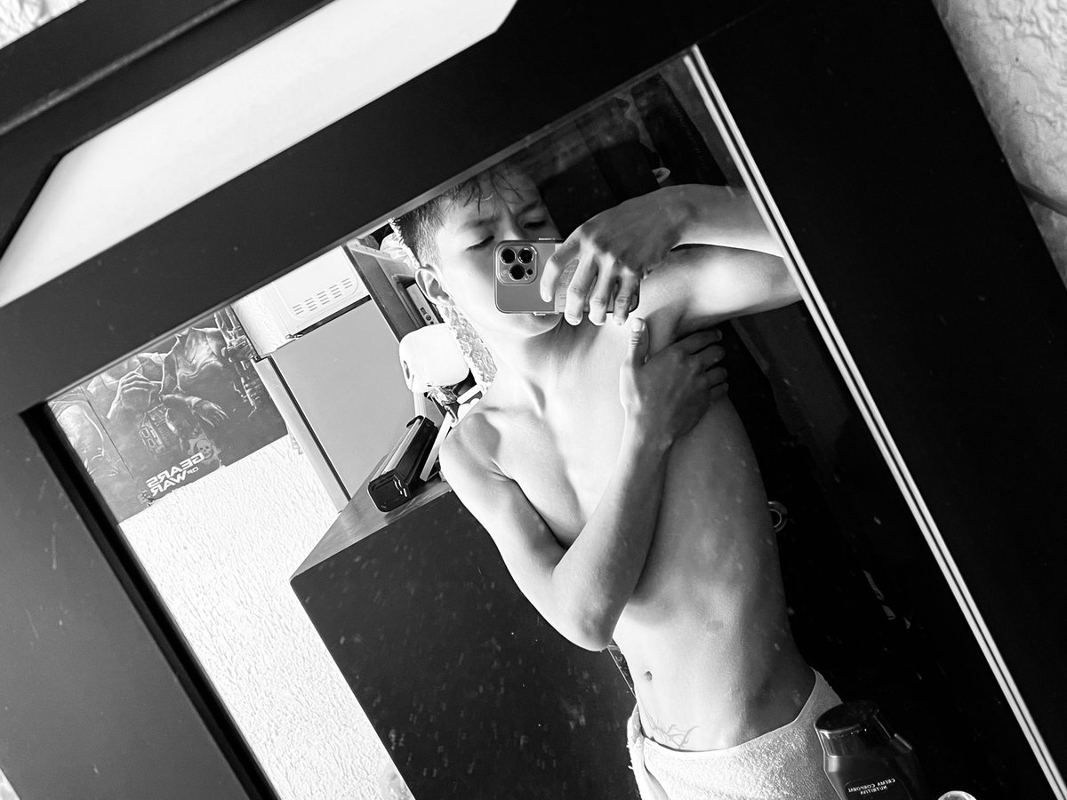 Tonyy (@booy_hoott) on Twitter photo 