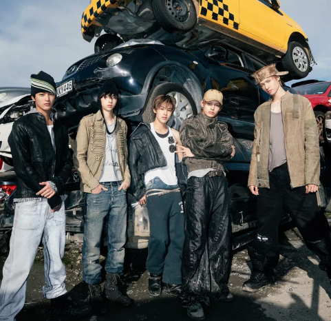 AboutMusicYT's tweet image. Billboard Brazil has named the best kpop songs of 2025:

1. Jennie - Like Jennie
2. CORTIS - FaSHioN
3. Huntrix - Golden
4. Stray Kids - Ceremony
5. SHINee - Poet Artist
6. GOT7 - Python
7. P1Harmony - DUH!
8. ZEROBASEONE - Iconik
9. Jin - Don't Say You Love Me
10. ENHYPEN - Bad