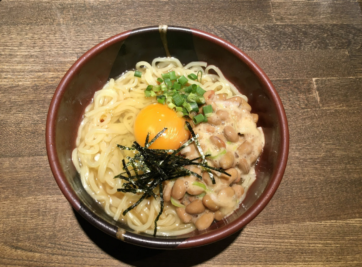 Dynamitemandom's tweet image. オンリーワンな長野市の真夜中の名物まぜそば！納豆釜玉ラーメン🍜是非！2025/12/29(月)真夜中のラーメン🍜罪悪感の少ない！しかし美味い！そんなラーメンを！今では多くの長野市の深夜族がこれで〆てくれてます！2026年はまだの方も是非どうぞ😄 naganoenising.shopinfo.jp/pages/3839047/…