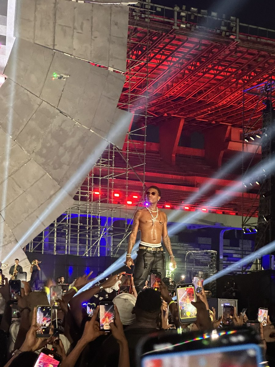 fire_css_'s tweet image. Screaming AURA