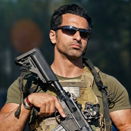 Amerikalı Aynasız operasyon sırasında eve girmeye çalışan kadın hakkında konuştu:

Eğer burada hiçbir çatışma olmasaydı ve polisler direkt “Yat yere”, “Yat yere!” deyip direkt alıp pat onu yere atsa, orada kelepçeleseler bütün ülke abicim yakardınız bu polisleri siz. 

“Niye