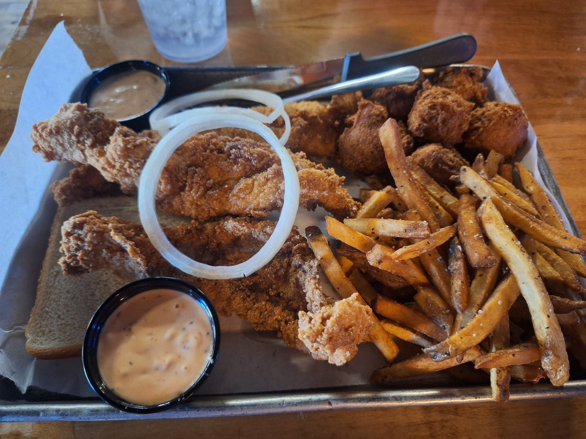 the northeast is great and all but lord have mercy i missed southern food so bad 😭