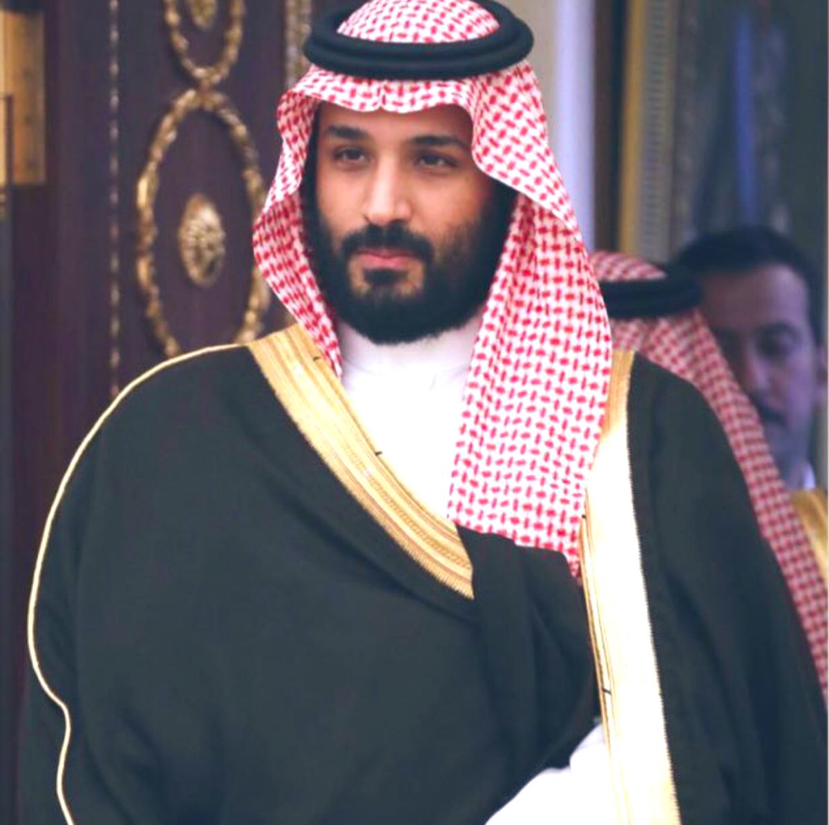 <a href="/KhalifaALmuzain/">خليفة خالد المزين</a> اسمع يا خليفوووه..
اولا انا سعودي مو خليجي..
ثانياً.. قالها زعيم الشرق الأوسط السعودي لا يخاف..
بعدين من انت تخاطب الشعب السعودي بهذي الطريقة يا صغير جداً جداً جداً
لأنه محد رد الا شعب طويق بعدين السعودي ما يرد الا وهو متأكد من الكلام اللي يقوله 
الخلا.. انت