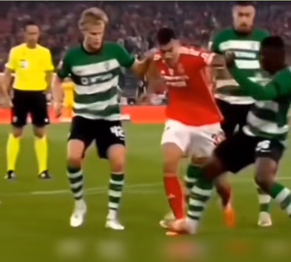 então lagartos, este pisão do diomonde sobre o Musa, já é penalti?