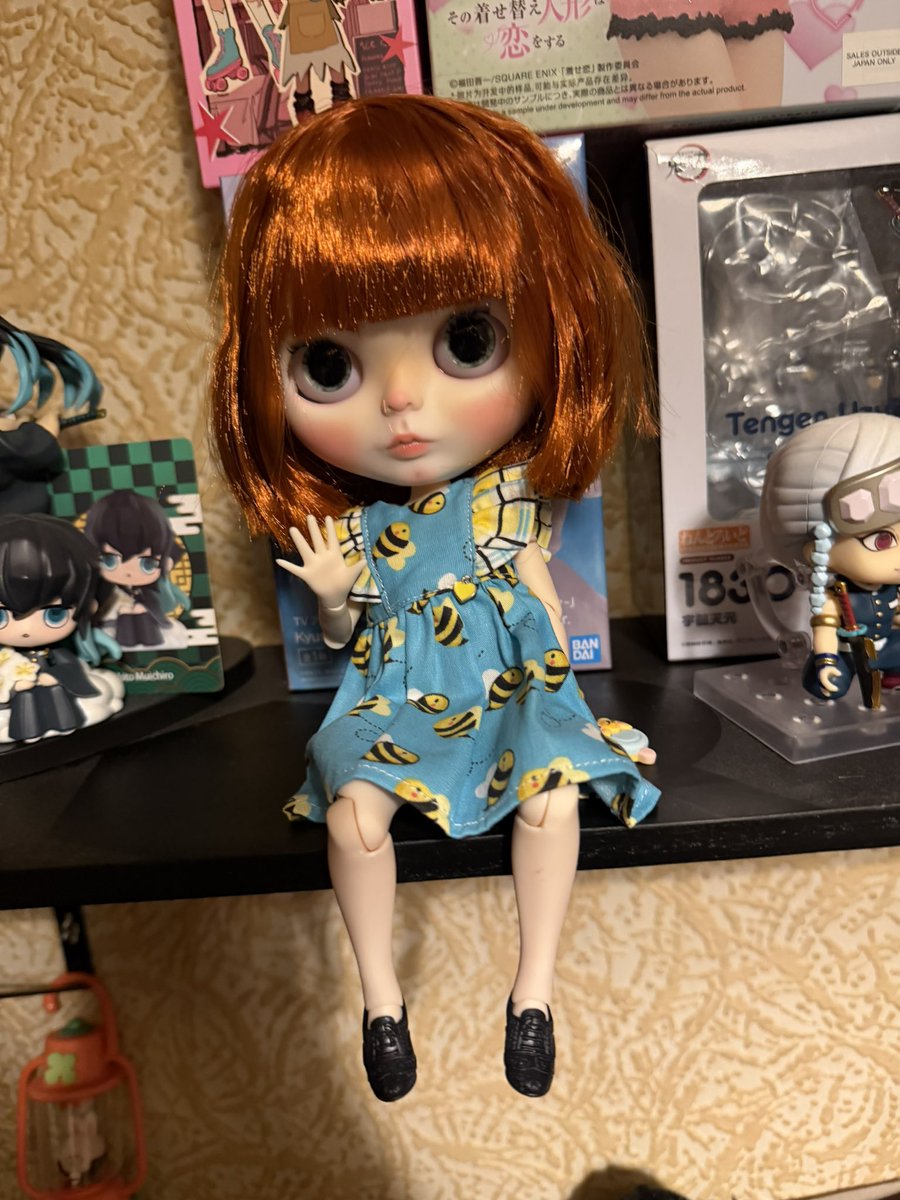 LOOK AT THE BLYTHE DOLL MY GORGEOUS GIRLFRIEND GOT ME AHH!! she’s so cute 🥰 i’ll be getting her a stand and some new clothes, she has painted eyelids and everything I LOVE HER