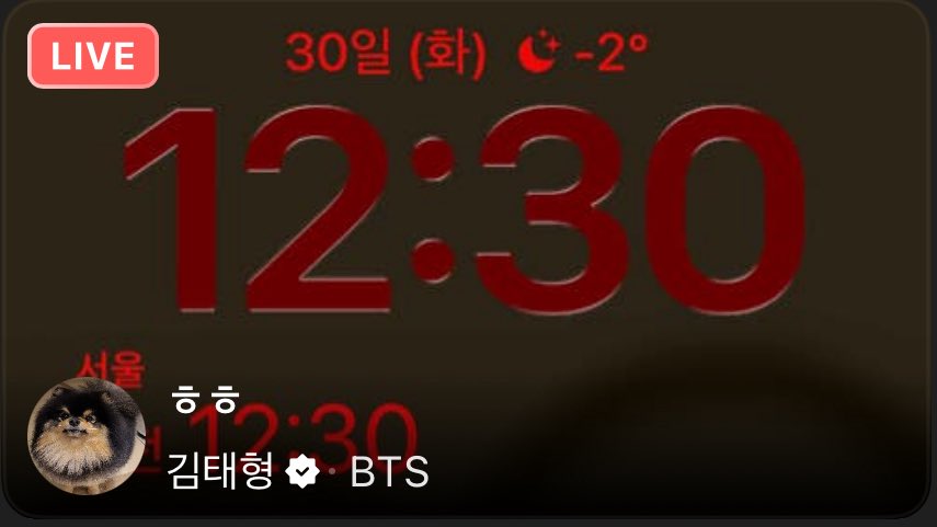 tangmotwit's tweet photo. คือปีนี้แทฮยองอ้อนอาร์มี่หนักมาก น้องบอกว่าอยากได้คำอวยพรจากอาร์มี่เยอะเลย เลยมาเปิดไลฟ์หลังซ้อมเสร็จ แล้วดูปกไลฟ์ดิแฝงวันเกิดตัวเอง เอ็นดูอะ😭 https://t.co/eSu0v4tjfm