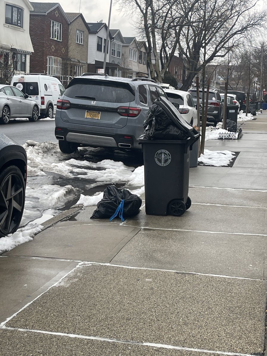 jacky07z's tweet photo. This is Brooklyn, where property taxes are so expensive!  They didn't put down salt before the snowstorm, and they didn't arrange for snow removal for several days after the snow stopped!  And there was no garbage collection for several days either. https://t.co/Q82I98qPvH