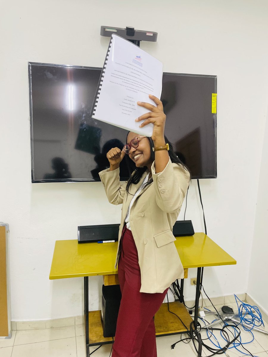 EmilieMARCELIN1's tweet photo. Mars 2021-Décembre 2025

4 ans d’apprentissage,
4 ans de responsabilités,
4 ans de discipline,
4 ans de réseautage.

Merci à l’ UEH 🙏🏼🙏🏼 https://t.co/LRl2l9AcK6
