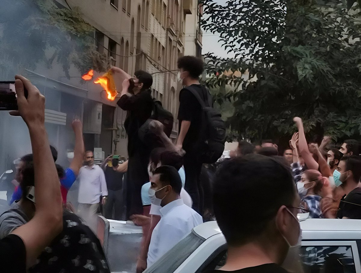XLOG4RX's tweet photo. کاش همه‌مون نیکا بودیم؛ به همین اندازه شجاع و بی‌هراس… #نیکا_شاکرمی https://t.co/dqWpBRm0NO