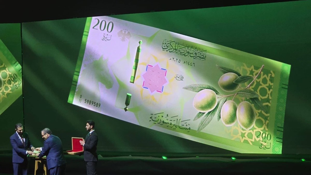 #العملة_الجديدة ليست إضافة اقتصادية لسوريا، بل انطلاق مرحلة جديدة، والخروج من مرحلة كانت مظلمة في تاريخ #سوريا ..

لقد انتهينا بحمد الله من زمن صورة الطاغية التي ترافقنا كل حين، تلك الرمزية للعقلية الأبدية الاستبدادية، حيث ستكون #سوريا_الجديدة .. لا صور ولا رمزية إلا لوطن جامع