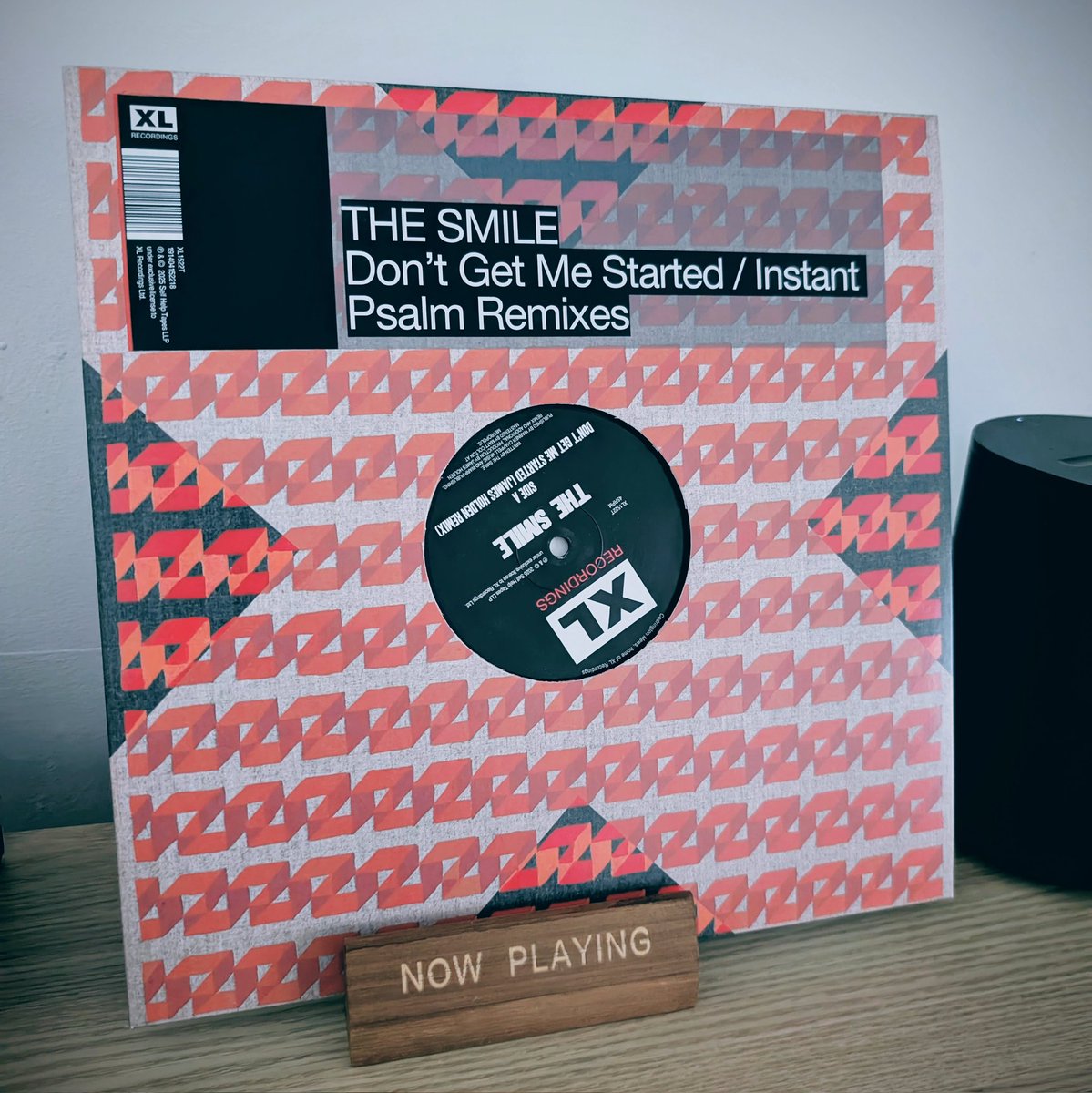 Resumen ExitMusicAr 2025
<a href="/thesmiletheband/">The Smile</a> lanzó un EP con dos remezclas de temas de su álbum más reciente, Cutouts, a cargo de dos de sus colaboradores - #jamesholden y #Robertstillman.
En exitmusic.com.ar/goto/ dejamos letras, traducción y enlace para escuchar en streaming.