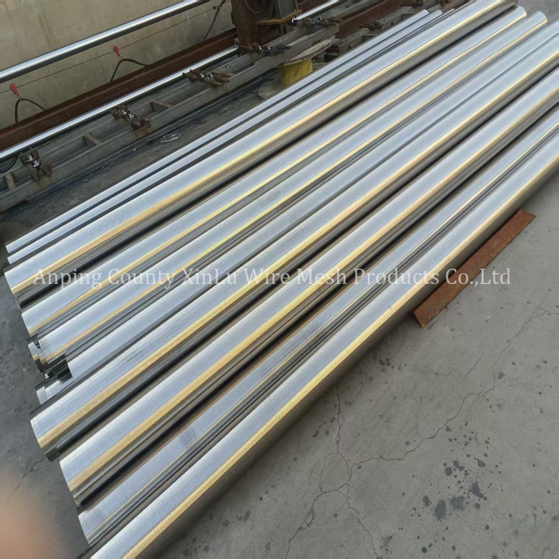 xinluwellscreen's tweet image. Discover the magic of Continuous Slot Spiral Vee Wire Wrapped Johnson Screen Tubes! Perfect for sand control and water well solutions. 🌊🔧 #WellScreen #JohnsonScreen #VWireMagic #OilWellEssentials