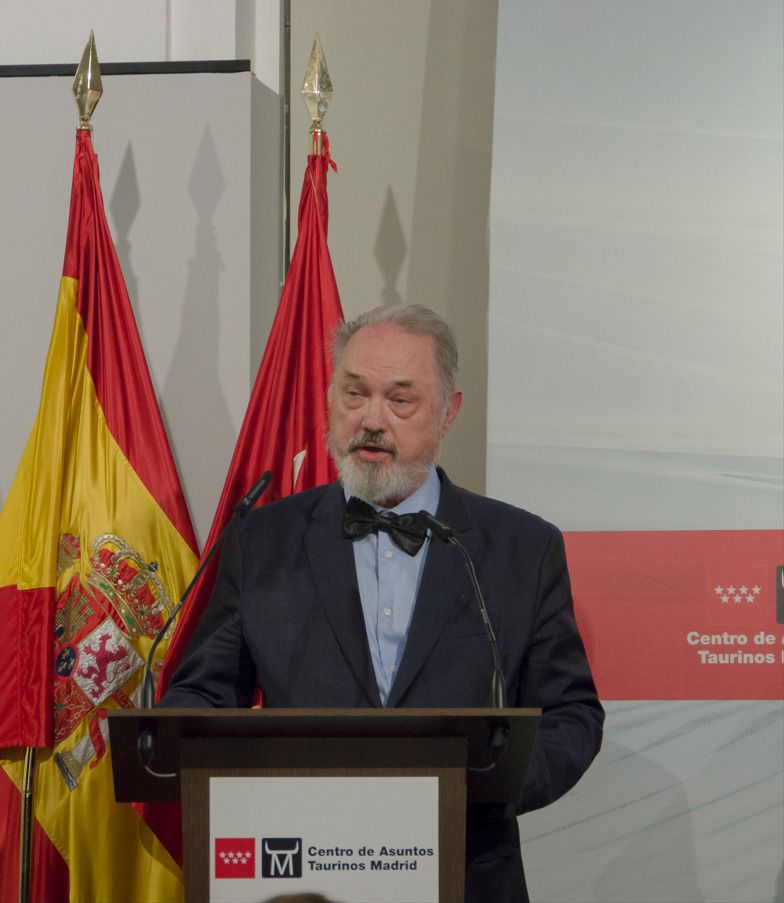 El maestro Frascuelo y la familia de Antonio Chenel ' Antoñete' recogieron el premio que la @actchenelyoro concedió en su 2ª gala de triunfadores. Mejor Tarde de 2025, por el festival pro Antoñete del 12 de octubre
¿Es cierto aquello de que se torea mejor que nunca?
📸: <a href="/IVANTXU1/">Ivan Marcos</a>