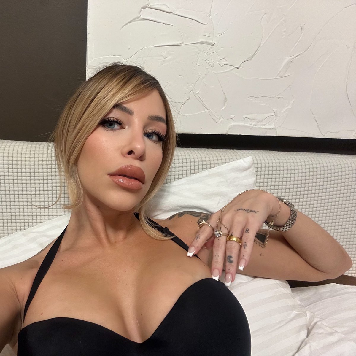 Wallflower tweet media