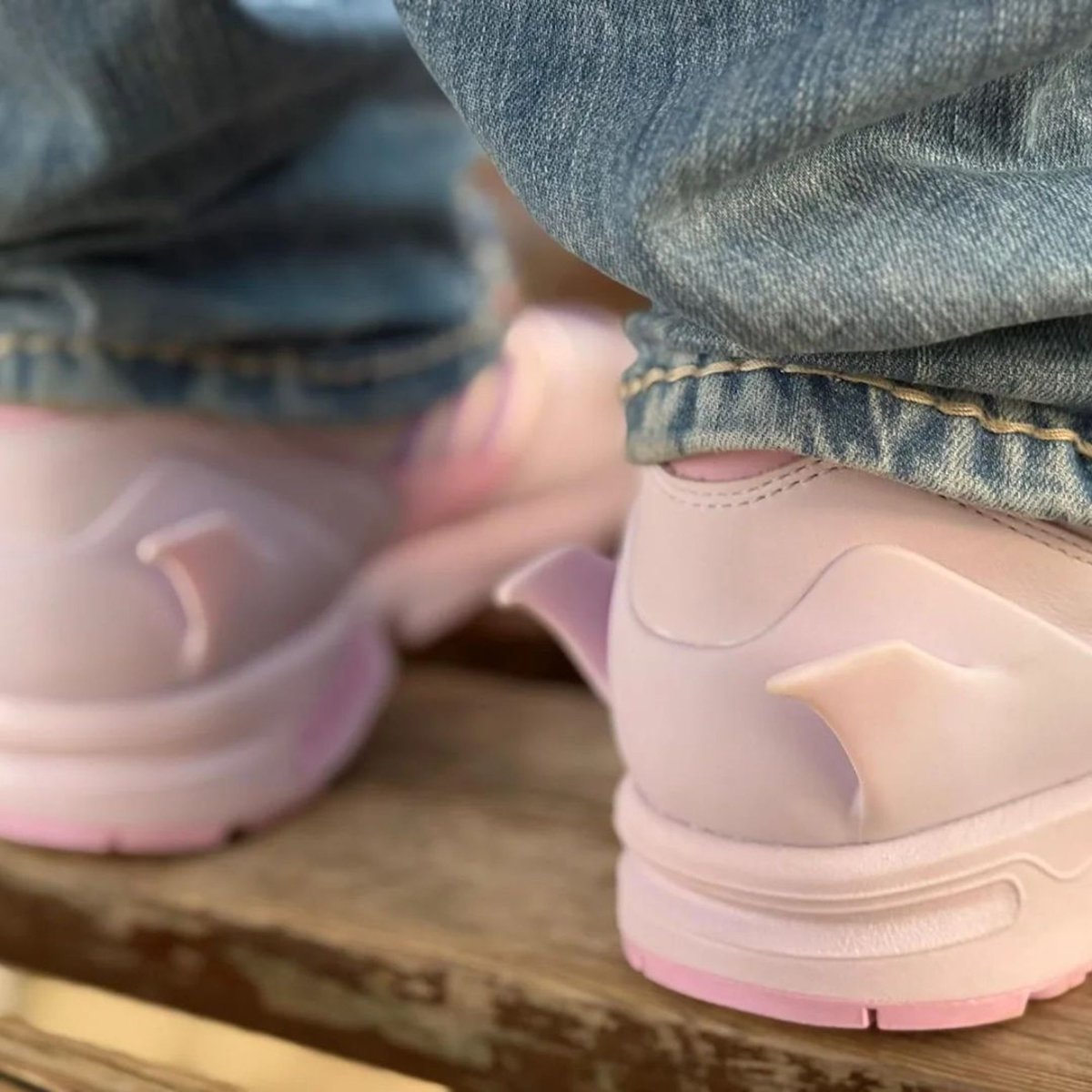 houseofheat's tweet image. First Look: Pokémon x adidas ZX 8000 "Mewtwo" releasing in 2026 💜