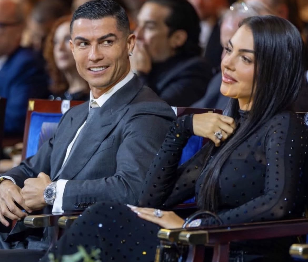 CRonaldoNews's tweet image. Life goals. 👩🏻‍❤️‍👨🏻✨