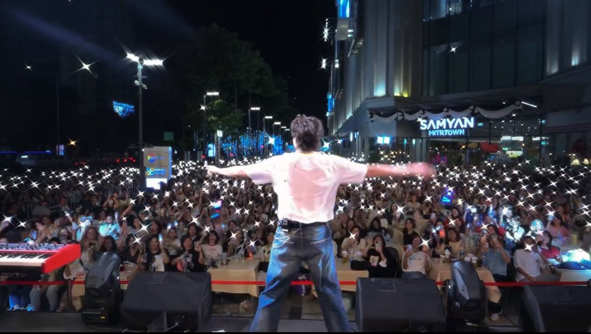 WeLoveTanont's tweet image. เป็นการถ่ายรูปรวมที่เหนื่อยนิดหน่อย😅

#ลานนม2025xNONTTANONT
#NONTTANONT  
#ลานนมสามย่าน