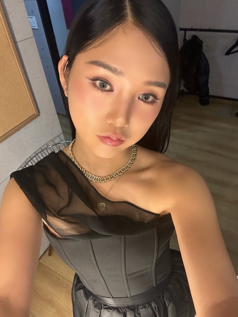 OHMYGIRL_official tweet media