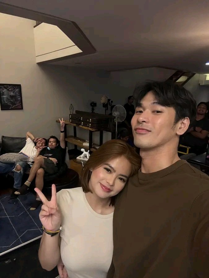 Elly tweet media