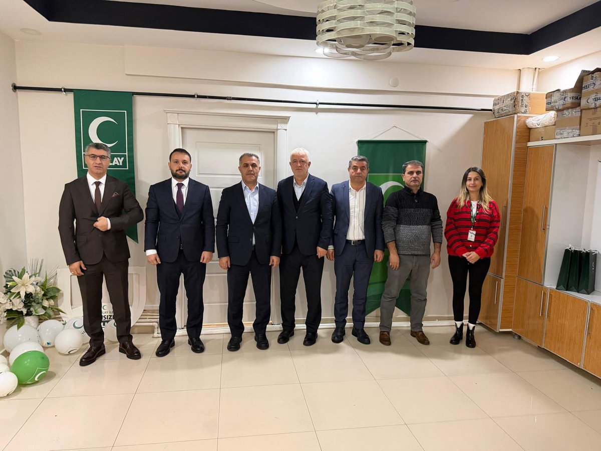 İl Başkan Yardımcımız ve Sivil Toplum ve Halkla İlişkiler Başkanımız Veysel Tekin ve Merkez İlçe Başkanımız Fatih Doğu ile birlikte,

Batman Yeşilay Şubesi Olağanüstü Genel Kurulu’nda Şube Başkanlığına seçilen M. Orhan Edis’e hayırlı olsun ziyaretinde bulunduk.

Ziyaretimizde,